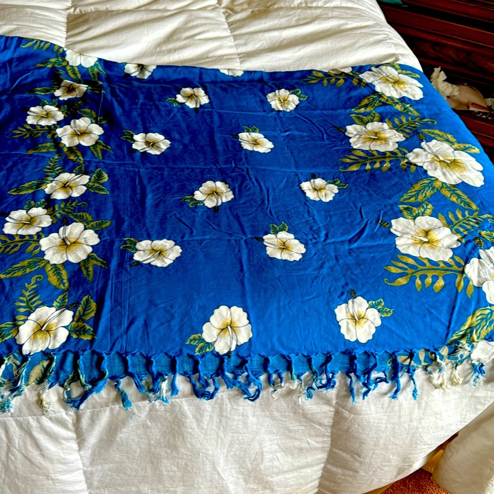 Gorgeous hibiscus collection from Hawaii wrap, and or decorative accent piece